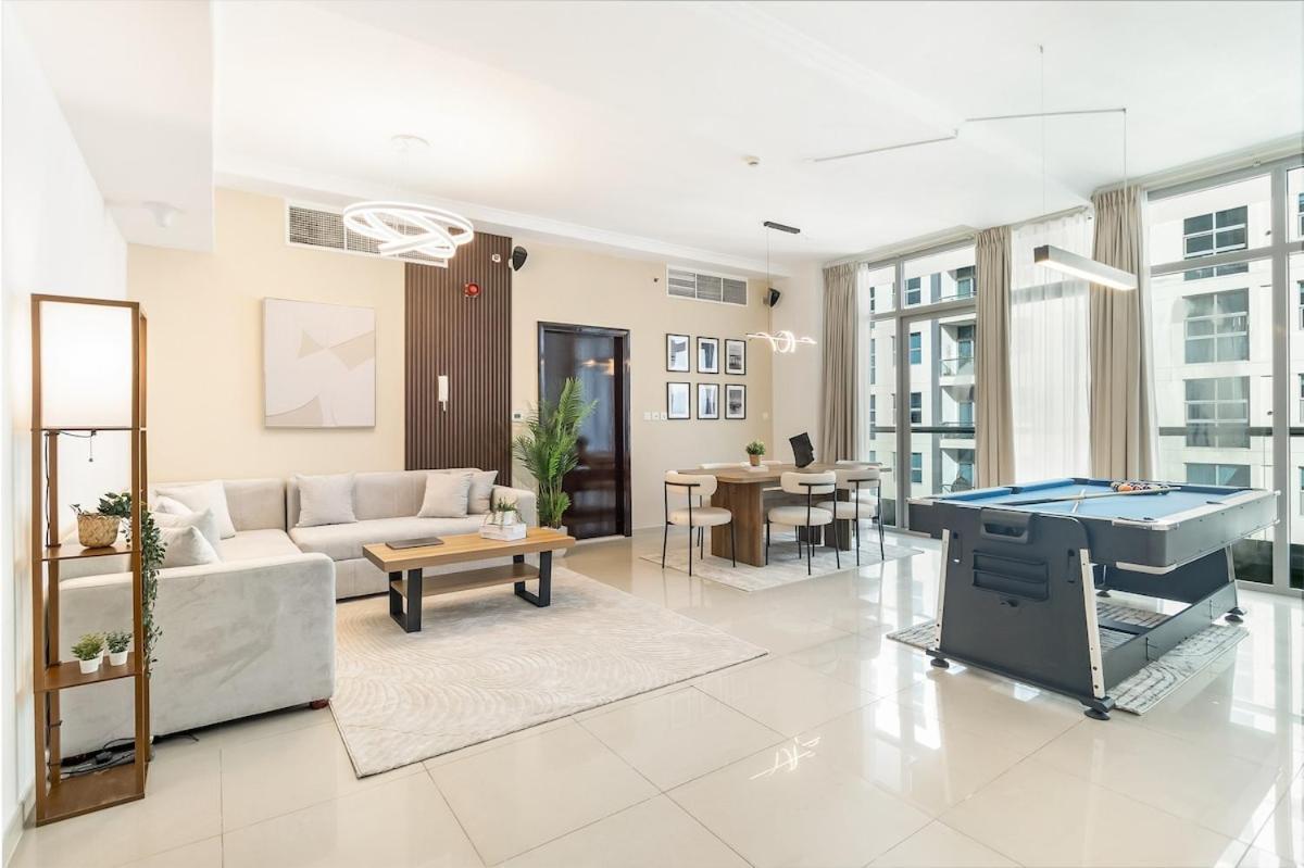 Huge Penthouse In Marina W Pool Table & Air Hockey