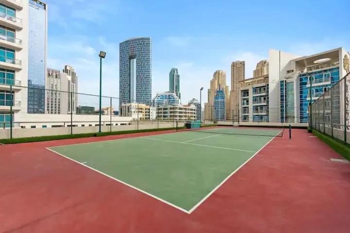 Huge Penthouse In Marina W Pool Table & Air Hockey