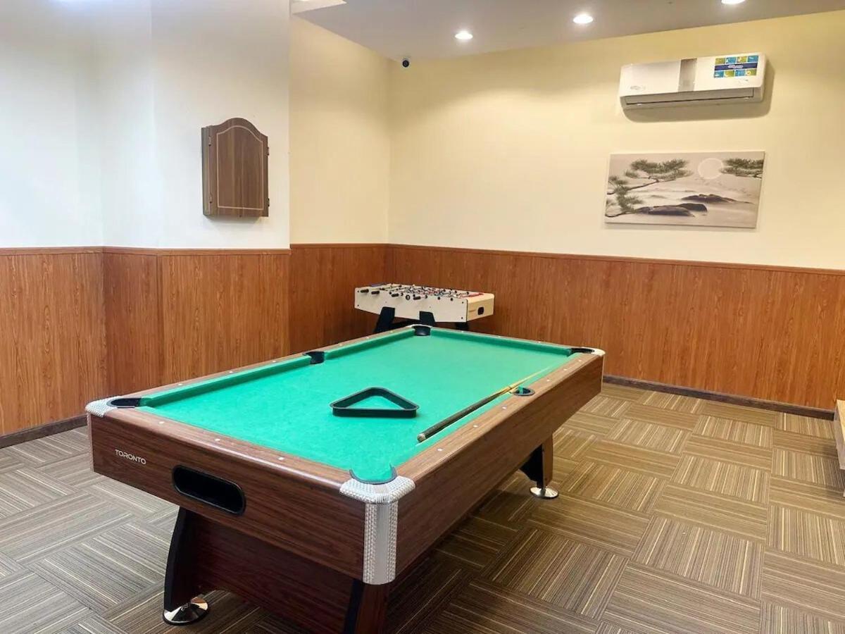 Apartment Huge Penthouse In Marina W Pool Table & Air Hockey *