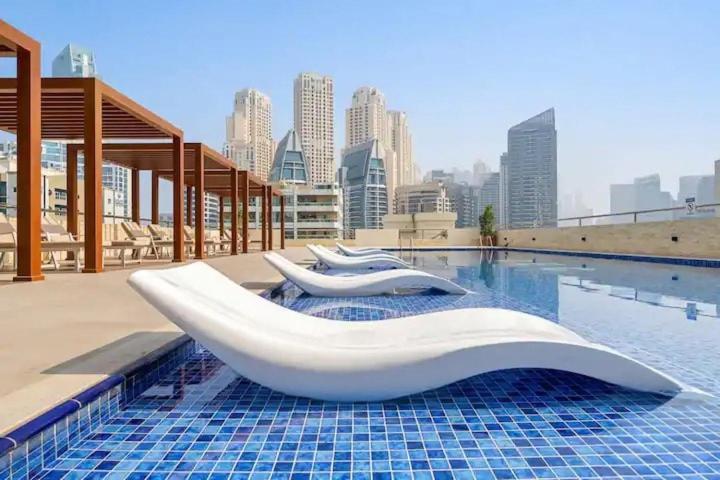 Huge Penthouse In Marina W Pool Table & Air Hockey