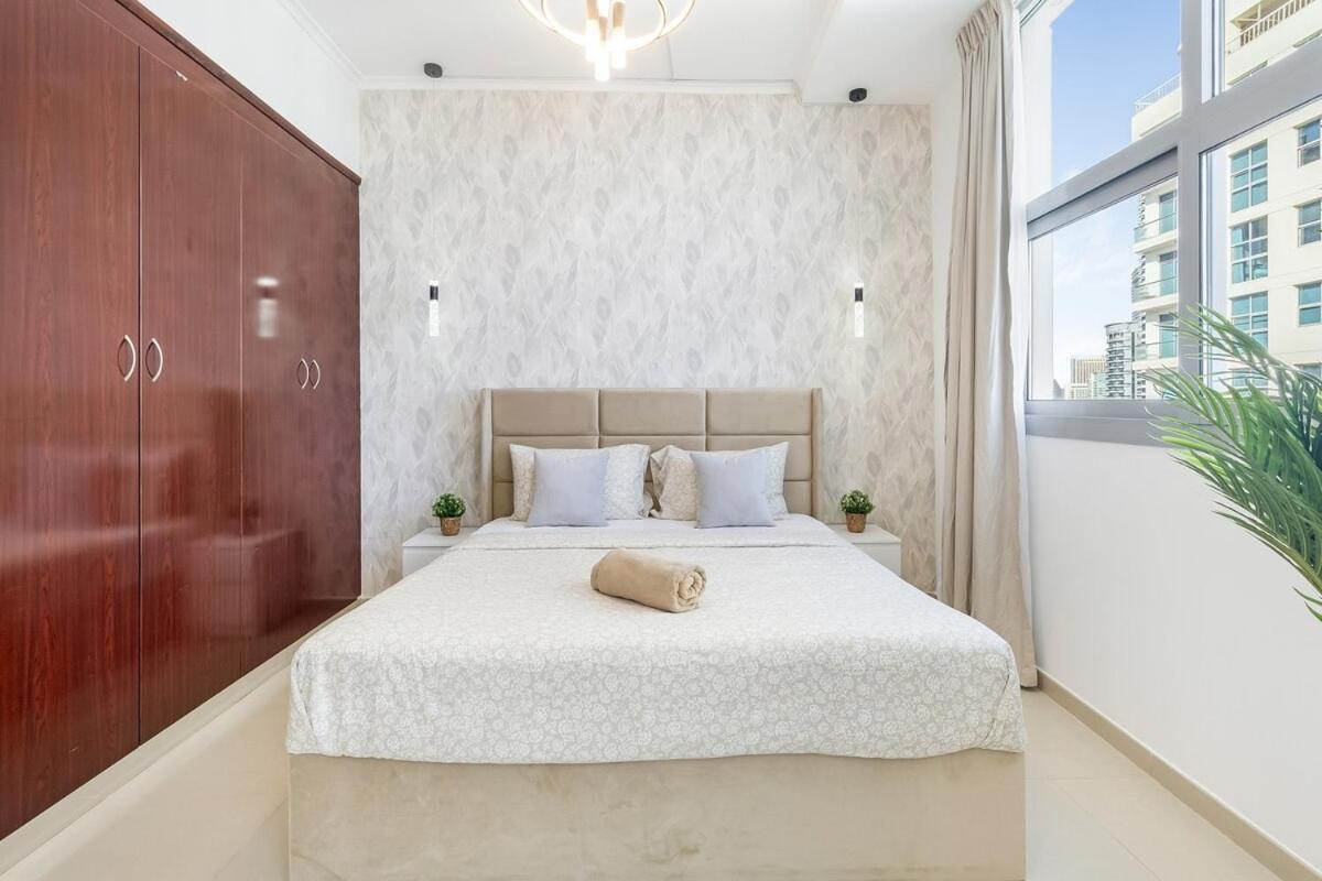 Huge Penthouse In Marina W Pool Table & Air Hockey * Dubai