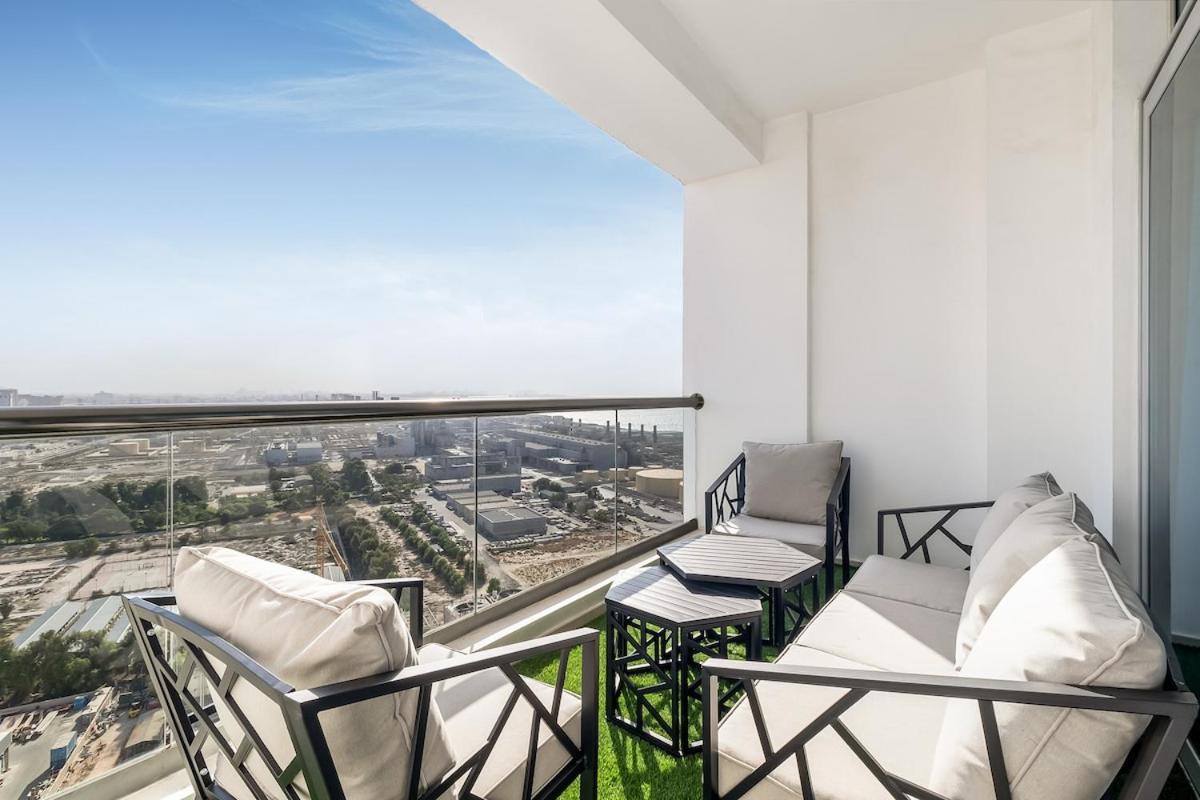 Huge Penthouse In Marina W Pool Table & Air Hockey