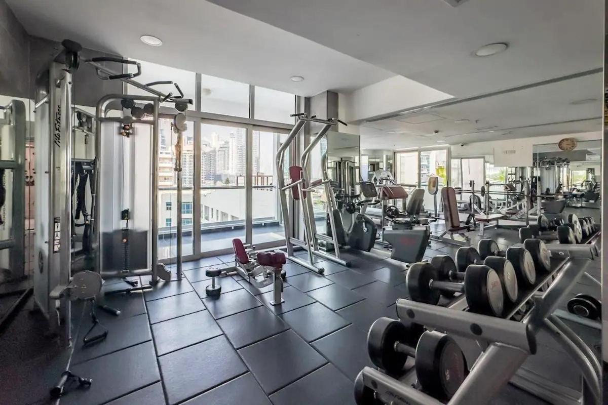 Huge Penthouse In Marina W Pool Table & Air Hockey *