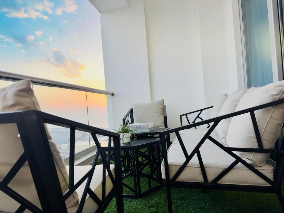 Huge Penthouse In Marina W Pool Table & Air Hockey Dubai