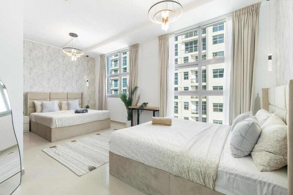Huge Penthouse In Marina W Pool Table & Air Hockey Apartment *
