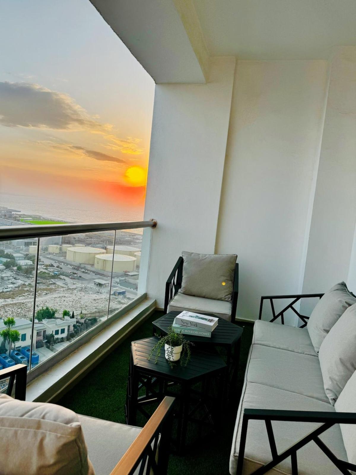 Huge Penthouse In Marina W Pool Table & Air Hockey Apartment Dubai